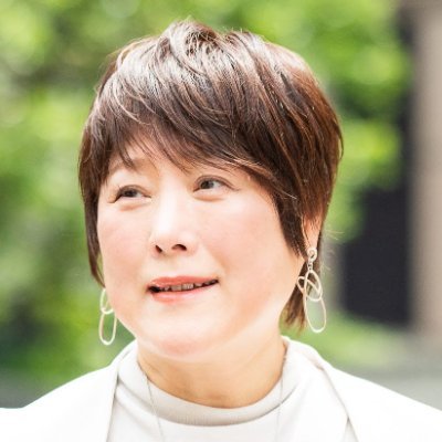 rinopcs_x's profile picture. 起業30年　元シンママのアラ還社長です。
町の小さなパソコン教室からスタートし生徒数延べ1万人
ＩＴ苦手なシニア女性の副業起業を完全サポート
受講生実績多数！【9カ月で法人化！6か月で月収100万超え！】など、起業から収益化まで伴走します。
LINE公式で起業初心者が陥る失敗10選PDFプレゼント中！