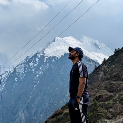 dguyfromkumaun's profile picture. Bheed toh dekhi hogi na aapne? Bheed mein se koi ek shakal chun lijiye...Main woh hoon