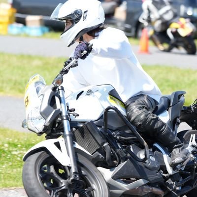 某学園もとじむ部 JAGE B
バンパー破壊通算3本目
座右の銘 : マジで気合い 思いっきりつっこんで ドンピシャでドーン ギュー!!ドーン