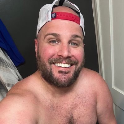 Fun, outgoing thick bear cub. Sex positive. vers. NSFW, 18+. poly, married.