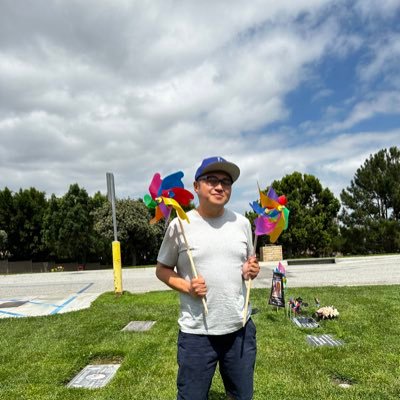 brownyellowizsh's profile picture. 🇵🇭 queer ✌🏽// im all that and then some. short dark and handsome // passenger princess 👸