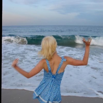 neptundoll's profile picture. your heart is the beat of life