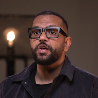 OmeirEl's profile picture. مستشار مسؤولية مجتمعية 🔸 صانع محتوى إيجابي 🔸 الحياة أثر ..