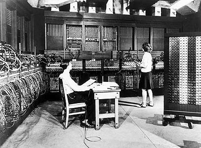 Soy la mamá de todas las computadoras, usaba bulbos, luego transistores.