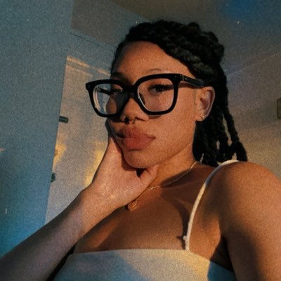 Twenty Five. | Bi 🏳️🌈| NSUAlumna🔰 | Pisces ☀︎ , Sagittarius ☾ , Gemini ↑