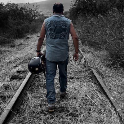 🏍️ Biker, 🦁 Macho Alfa, 🐺 Lomo Plateado, 🧔♂️ Barba de Leñador, 💪 Pelo en Pecho, 🦸♂️ Espalda de Gladiador, 🛠️ Brazo de Albañil, 🗣️ Voz de Vikingo