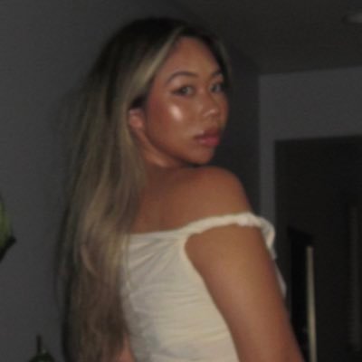 AnnieAphay's profile picture. just a little bit dramatic