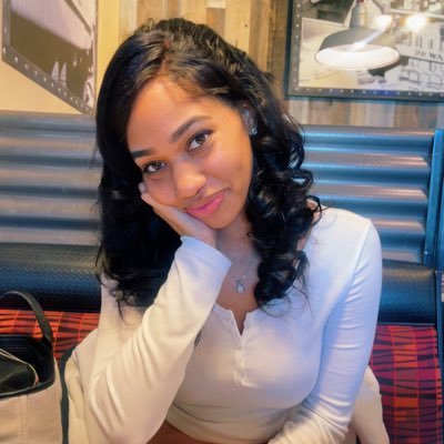 just a chick who loves to laugh, eat, dress up and travel🧳🌍💓 (I really love pizza & ice cream as well)
