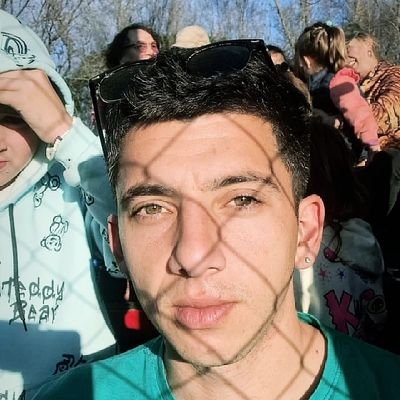 Más de 400 millones de usuarios en Twitter y terminaste acá. En serio crees que es casualidad?