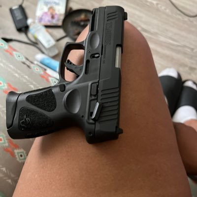 Cool west bmore thick dude! Smooth body nice lips! Dont waste my time heavy on the block button.. freaky dl niggas wassup
