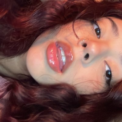 nimykss's profile picture. you are sadness with bones in it, murky green water sadness.