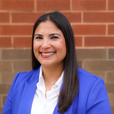 Leader; Technology, Family, Literacy, and Leadership advocate for students. Let's make schools awesome for our kids. 💛💙🐻