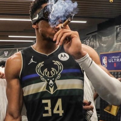 I play games and like sports _________________________________________ #FearTheDeer • #HereWeGo —————————————————————————_I love the sheetz admin 🙏🙏