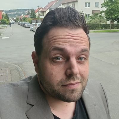 Boebbi1's profile picture. VfB Fan, Fahrlehrer und 
angehender Grundschullehrer. 
Eher links