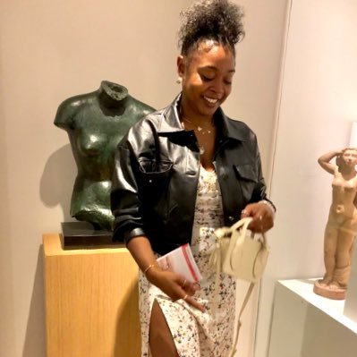 MaeShoo's profile picture. Je suis une fille et je sais lire. pas folle juste un peu dérangée.