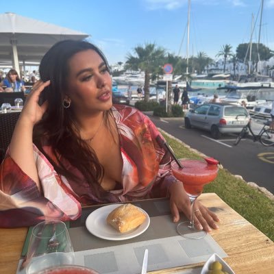 PoppyValantine's profile picture. 28 👑