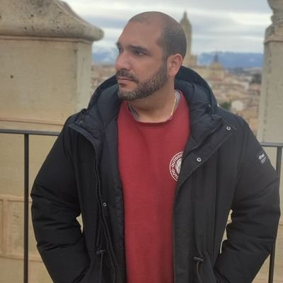 Ingeniero Informático con Máster en MKT Digital y Audiovisuales apasionado por el sector farmacéutico.