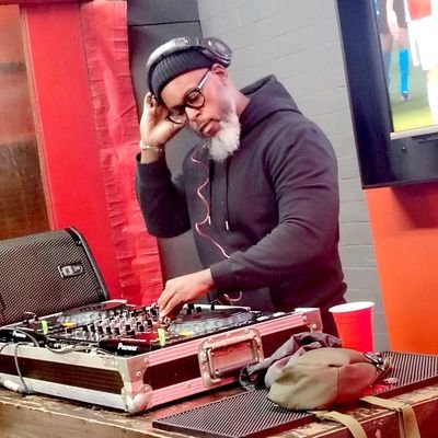 Thami2fresh is a Deep, Soulful House Dj. He love's to play new music. He's style of play heals the Soul , moves the Body & Relax the mind.