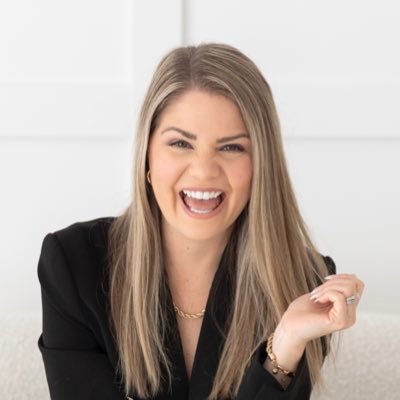 angelamariewill's profile picture. Founder| Wife | Mom | Beach Lover🏖️  🧠Mindset, Life & Somatic Coaching for Founders & Public Figures  ✨The Brain Soul Method  🎙️Bigger Braver Life Pod