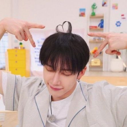 。☆* *☆ 。where stray kids stay | #스트레이키즈 + #쓰리라차 | she / her (๑˃ᴗ˂)ﻭ - kinda ia