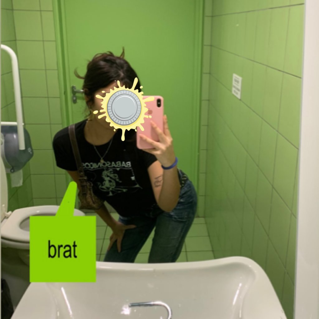 girrrrrrrlypop's profile picture. forgot that inside the icon there's still a young girl from moron