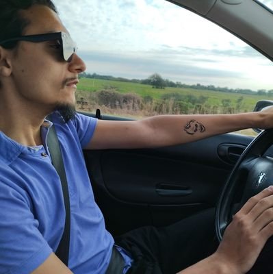 DamianLlamas_46's profile picture. Rema que rema el barquero, rema sin pestañear... 
Rema mi vida. Una gota en el mar.