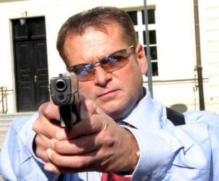 Jestem człowiekiem twardym jak skała. Nie uginam się przed nikczemnością bandytów. Mam zaklepane miejsce na Wawelu. W poprzednim życiu walczyłem w MMA.