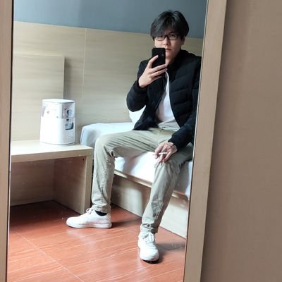 foxnill74425's profile picture. 玩咯