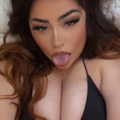discreet second account for @angelinamxnae 🤭 yes i have one & play video games 🎮