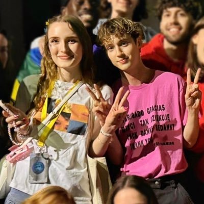 cloe ❀ met Troye Profile
