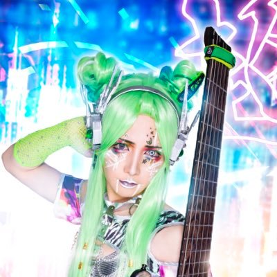 ヤッホー❗(^。^)超ジャシーの⑥弦ベーシストです😃サムライガールズ(fanの呼称)に、なってくれたら嬉©️💕‼♬🤗なんチャッて😘 Follow me🤘🤘サポート、セッション等DMにてご相談くだサイ🦏🥁STAY METAL🤘メンバーカラーは緑色らしい💚UNDERLIESサポートしてます🎫