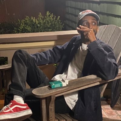 tarikhcantjump's profile picture. broke stand up comic. just here to tweet jokes.