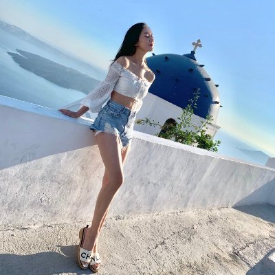 Hi! I'm Anna and I enjoy traveling, tennis, golf, art and collecting.