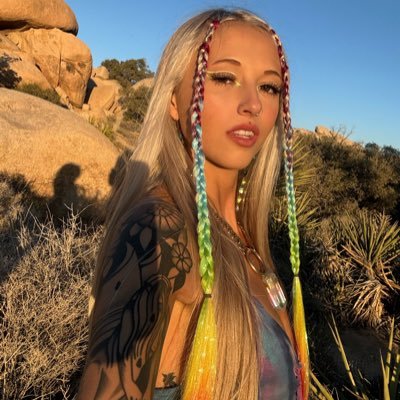 so sweet, with a mean streak 🦋 ig: baileybradfurd ☼ pisces ☽ leo⇡virgo | rip hendrix 🤍