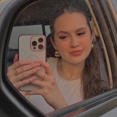 _larizaaa_'s profile picture. 🪩☁️🎧👟🤍