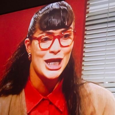 Soy la cuenta no oficial parodia de YO SOY BETTY LA FEA sígueme lleguemos muchos millones de seguidores y no te pierdas los mejores chismes