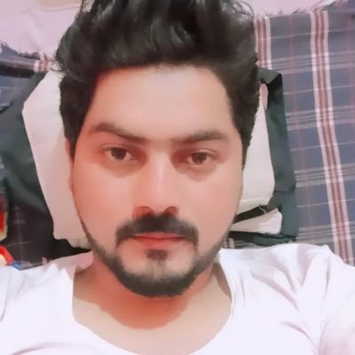जिंदगी बोझ भी नही लेकिन
न जाने क्यों थकी थकी सी लगती है