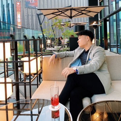 keepon70's profile picture. ラグジュアリーホテルの朝食と夜景が好き🛋️ 𓂃 𓈒𓏸カフェでぼーっとするのも仕事のうち🦢☕️ YouTubeで日常を少しずつ発信📸🫧関わる人を必ず幸せにする人間🙋🏼🤍発信もビジネスもすべて“好き”が起点🪽好きな事で登りつめていく人生🕊️人のためにまず自分から尽くす🍸ᝰ✍︎