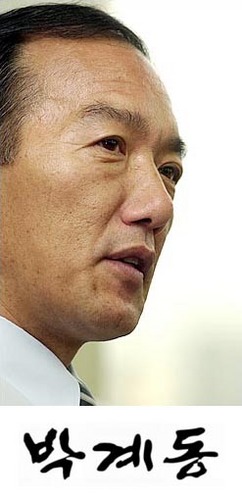 parkkedong's profile picture. [19대 국회의원 송파을 예비후보]
역사의 물줄기를 바꾼 노태우 비자금 사건의 스타 정치인! 
1년간 택시 기사로 서울 구석구석을 누볐던 생활 정치인!
99년 독도 주민으로 다시 태어난 애국 정치인!
투옥과 수배로 22년만에 대학을 졸업했던 불굴의 정치인!