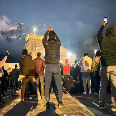 छोड़ो कल की बातें,कल की बात पुरानी नए दौर में लिखेंगे,मिल कर नई कहानी हम हिंदुस्तानी !