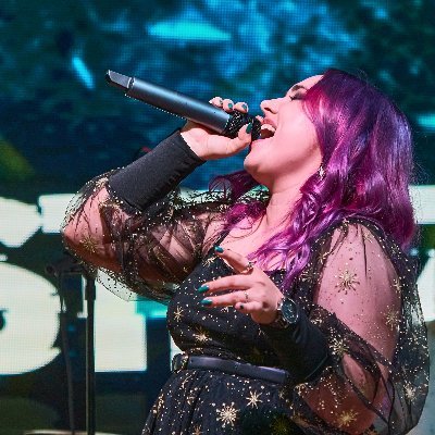 🎤 Singer for The Strizzers
🎸 Concert viewer&reviewer
🎶 Music industry junkie