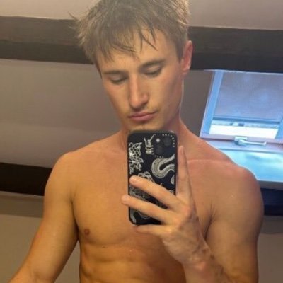 PeterKr31631002's profile picture. New to Twitter never on here lmaoo