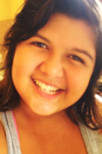 A menina do sorriso cincero;da risada esquizita;dos sonhos impossiveis;da esperança interminável;dos amigos perfeitos;do coração enorme.E qer apenas ser FELIZ ♥