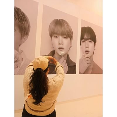 Allah💛
Anak Emak Babe❤️
NounaScorpio🦂
민윤기🐱💜
방탄소년단👑