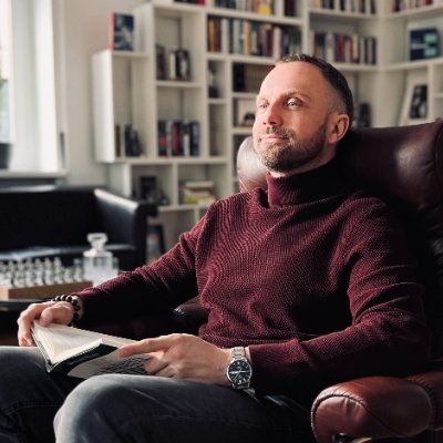 Inwestor giełdowy specjalizujący się w analizie fundamentalnej i inwestowaniu w wartość oraz przedsiębiorca z ponad 20 letnim doświadczeniem. Wykładowca ALK.