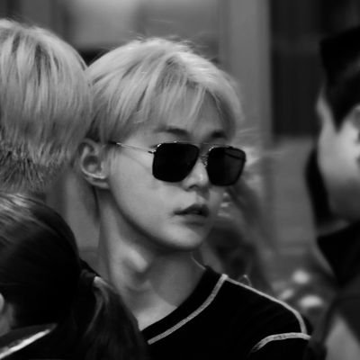 lightningsxx's profile picture. 𝙡𝙞𝙜𝙝𝙩'𝙨    รับสอนว่ายน้ำ สำหรับคนที่จมอยู่กับอดีตครับ