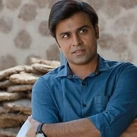 ग्राम पंचायत फुलेरा सचिव जी👀👀
।।पेंसिल के सौ गुनाह माफ थे ,
पेन पर जिम्मेदारियां बहुत थी…।।
