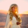 RAWChefAndrea's profile picture. World-renowned intuitive healer ✨Holistic wellness coach 🌿 | Author of plant-based books📚 | Creator of Oracle decks🔮 Shaman to your Akashic records🕊️