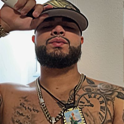 lozoya_v's profile picture. 