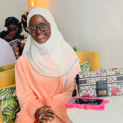 Muslim girl 🧕✨librarian ✨ fashion designer ✨ entrepreneur ✨newbie 🤗 enthusiast✨humour 🥰 student of knowledge ✨